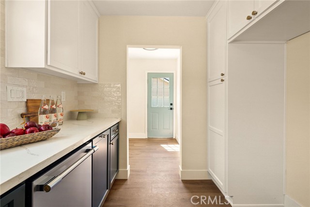 433 N Osage Avenue, Inglewood CA: https://media.crmls.org/medias/6897f69b-f829-4cd7-9cb1-b10d22f6eebc.jpg