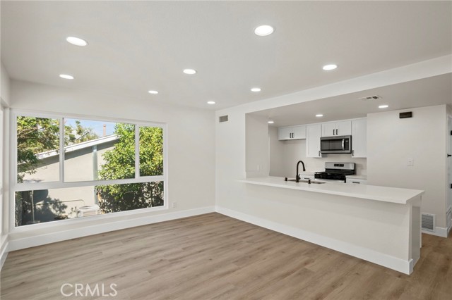 Detail Gallery Image 11 of 26 For 2192 Adrienne, Corona,  CA 92882 - 3 Beds | 2 Baths