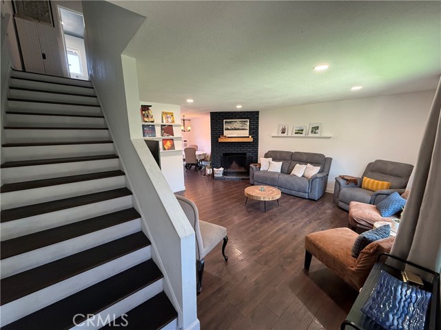 Detail Gallery Image 2 of 36 For 1107 W Memory Ln 17b,  Santa Ana,  CA 92706 - 3 Beds | 1/1 Baths
