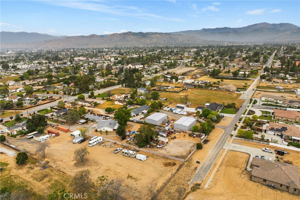 https://media.crmls.org/medias/68987128-57cb-46b0-94dd-654ed7c4bb76.jpg?preset=X-Large