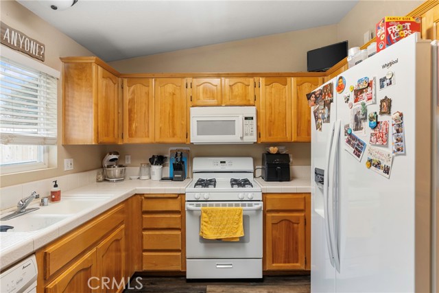 Detail Gallery Image 12 of 33 For 7009 Kings Forest Ct, Bakersfield,  CA 93313 - 3 Beds | 2 Baths