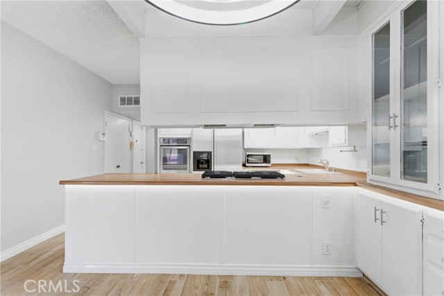 Detail Gallery Image 4 of 33 For 3800 Stockdale #2,  Bakersfield,  CA 93309 - 2 Beds | 1 Baths