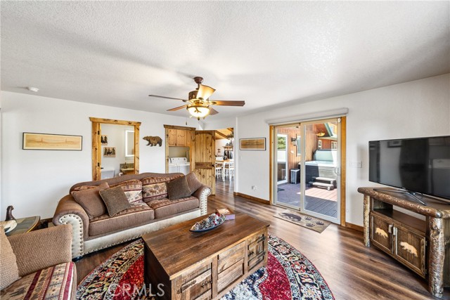 42728 Timberline Trail, Big Bear Lake CA: https://media.crmls.org/medias/6898e426-757f-4186-a158-3eac94c7c093.jpg