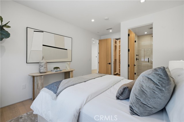 22518 Burbank photo 14