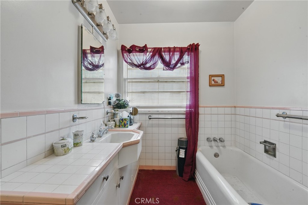 https://media.crmls.org/medias/689a0af5-bd77-4c81-9d2c-c110f6d5583d.jpg?preset=X-Large