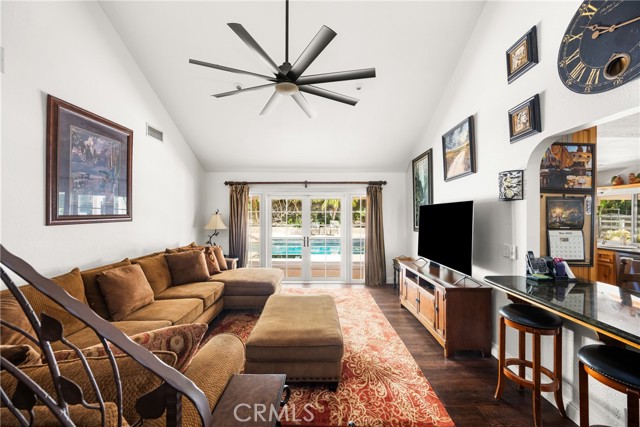 17927 Sun Hill Drive, Yorba Linda CA: https://media.crmls.org/medias/689b85e5-2b9f-4998-99e2-a6f43843d9a6.jpg