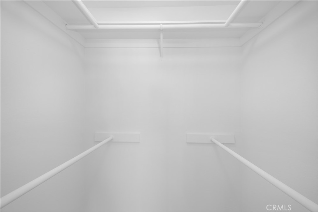 https://media.crmls.org/medias/689b98ee-df53-4875-a2a0-e1db7df3fde5.jpg?preset=X-Large
