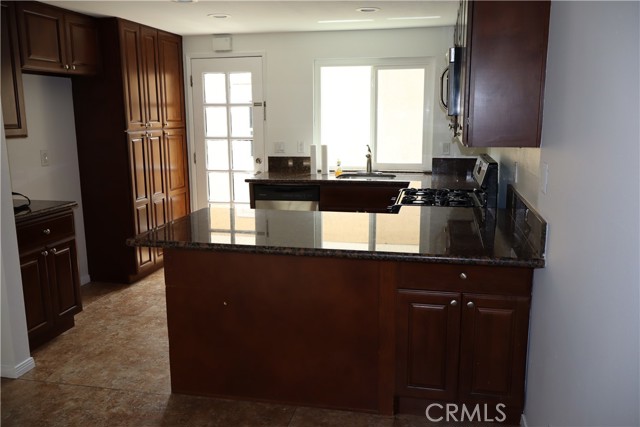 Detail Gallery Image 9 of 18 For 18507 Pueblo Cir, Huntington Beach,  CA 92646 - 2 Beds | 2/1 Baths