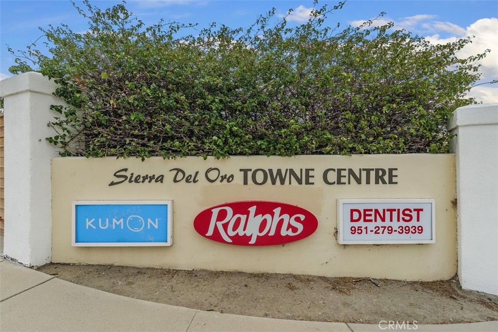 https://media.crmls.org/medias/689bcf39-e040-42c9-8bb1-5286b1c79f66.jpg?preset=X-Large