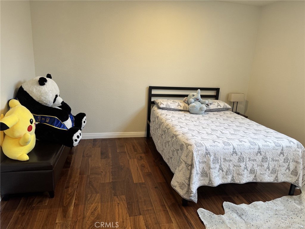 https://media.crmls.org/medias/689d00ce-f778-45ce-8d06-fd8e02e1d404.jpg?preset=X-Large