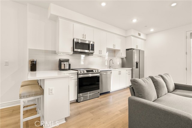 Detail Gallery Image 3 of 18 For 915 Madonna Rd #102,  San Luis Obispo,  CA 93405 - 3 Beds | 2 Baths