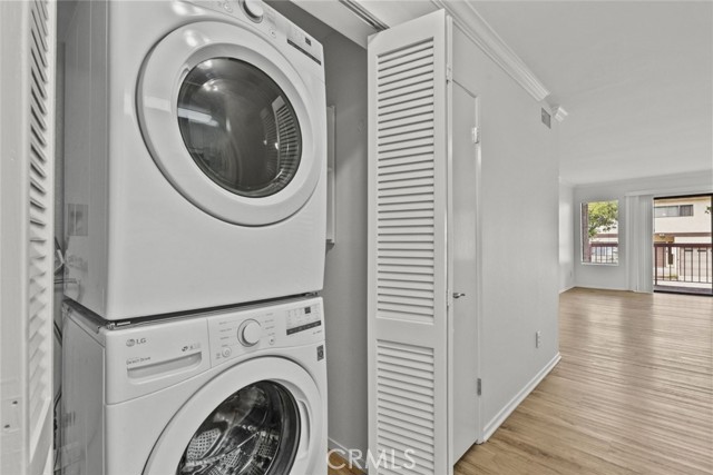345 N Jackson Street, Glendale CA: https://media.crmls.org/medias/689dcd01-d782-4284-8e43-b9d4a15f38e7.jpg