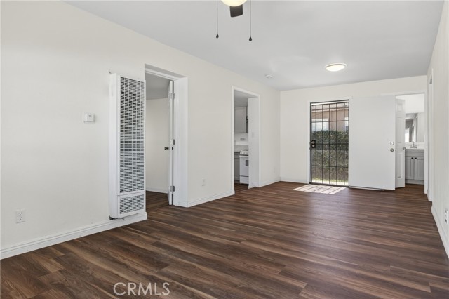 Detail Gallery Image 23 of 38 For 1300 W 90th St, Los Angeles,  CA 90044 - 6 Beds | 3 Baths