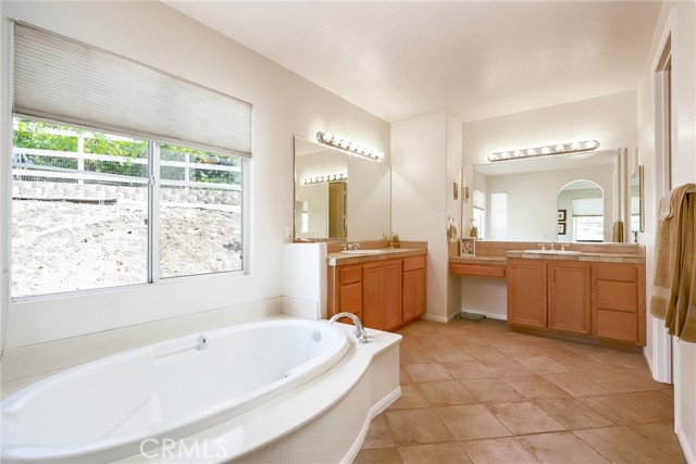 731 Oak Glade Drive, Fallbrook CA: https://media.crmls.org/medias/689f9f36-061d-4267-9054-ec2901146346.jpg
