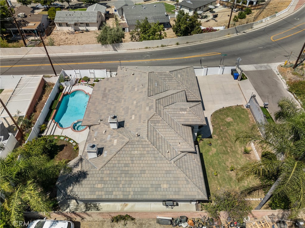 https://media.crmls.org/medias/68a02781-0903-4e5a-b6f0-8cb5e9bb9f1e.jpg?preset=X-Large
