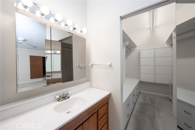 22226 Devonshire Street, Chatsworth CA: https://media.crmls.org/medias/68a048a9-036d-4219-a3ce-ddf52bb5b1a8.jpg