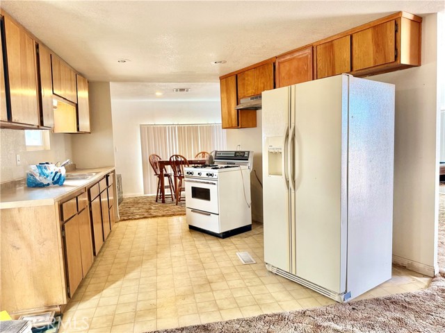 Detail Gallery Image 4 of 18 For 29117 Arrowhead, Barstow,  CA 92311 - 4 Beds | 3 Baths