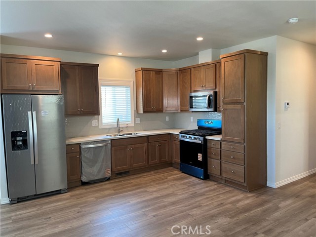 301 E Foothill Boulevard, Pomona CA: https://media.crmls.org/medias/68a12f42-1e1d-4a82-8e97-44a50ca19971.jpg