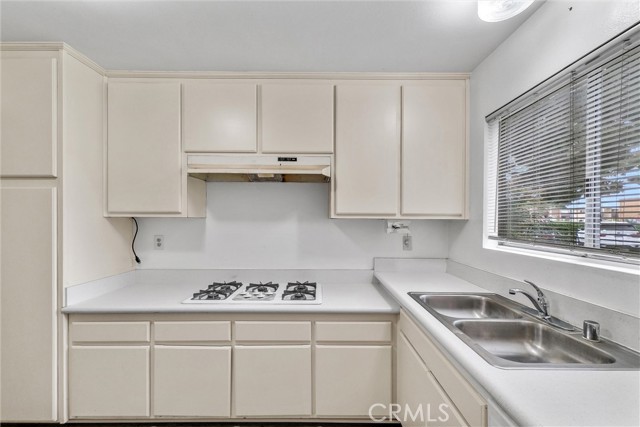 Detail Gallery Image 12 of 30 For 15506 Williams St #J,  Tustin,  CA 92780 - 3 Beds | 2 Baths