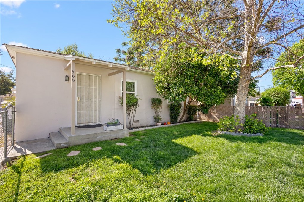 300 W Tujunga Avenue