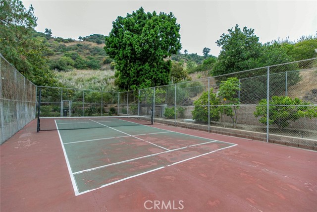 6700 Hillpark Drive, Los Angeles CA: https://media.crmls.org/medias/68a1f5af-92c5-4606-9587-779848d69aeb.jpg
