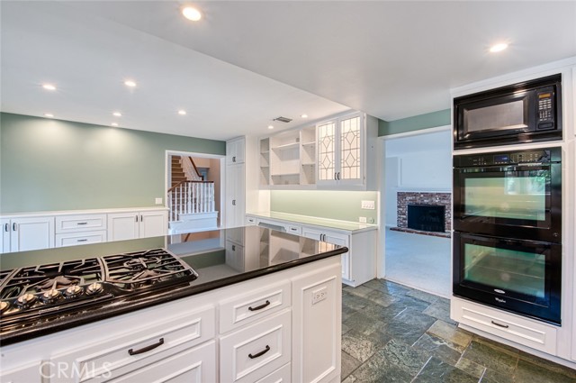 Detail Gallery Image 13 of 24 For 2641 Alta Vista, Newport Beach,  CA 92660 - 4 Beds | 3 Baths