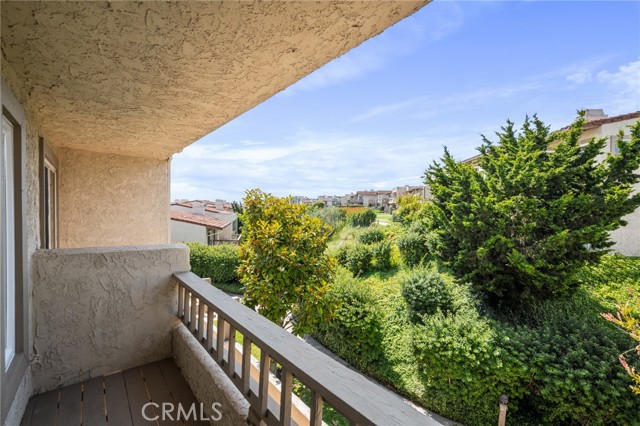 54 Hilltop Circle, Rancho Palos Verdes CA: https://media.crmls.org/medias/68a4dc16-b8b3-488f-90c6-7024ba0bdcb4.jpg