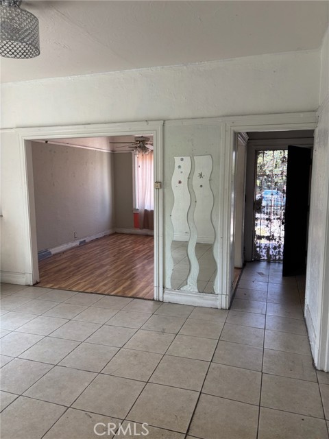 127 E Avenue 45, Los Angeles CA: https://media.crmls.org/medias/68a51138-10b1-4e4d-9e49-1fbc13011756.jpg