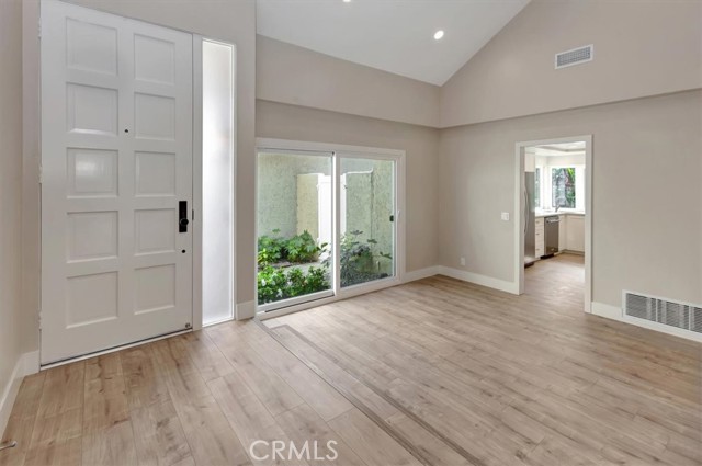 Detail Gallery Image 4 of 29 For 2773 Vista Umbrosa, Newport Beach,  CA 92660 - 3 Beds | 2/1 Baths