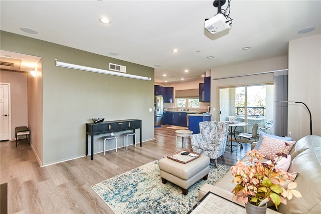 401 S Anaheim Boulevard, Anaheim CA: https://media.crmls.org/medias/68a6d6ac-493b-40db-b078-4cd7efa693e4.jpg