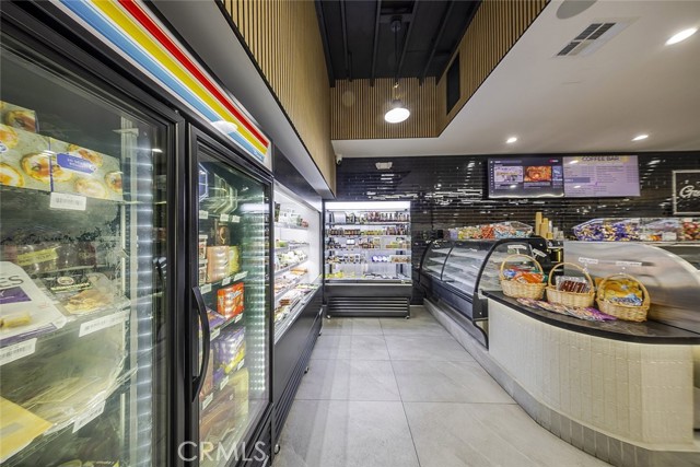 15602 Ventura Boulevard, Encino CA: https://media.crmls.org/medias/68a70704-9b8c-436d-ad8e-2ca18e6c6ed0.jpg