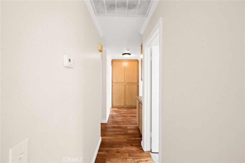 https://media.crmls.org/medias/68a80db8-1886-44c8-937f-3c410b5257ff.jpg?preset=X-Large