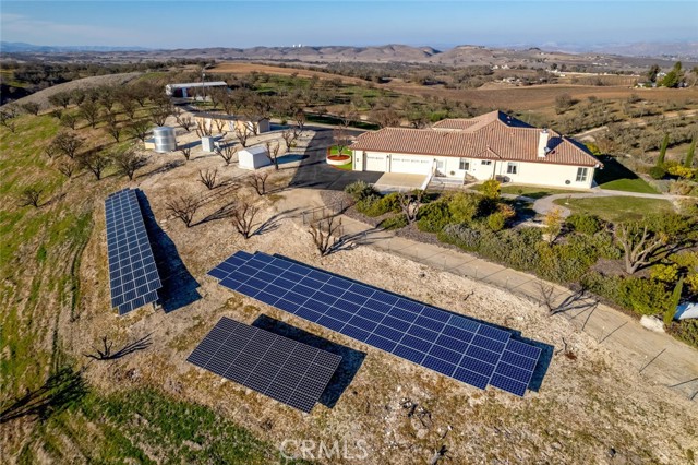 5495 Vista Serrano, Paso Robles CA: https://media.crmls.org/medias/68a81093-a19e-4e34-aa92-3e06ab4aef7a.jpg