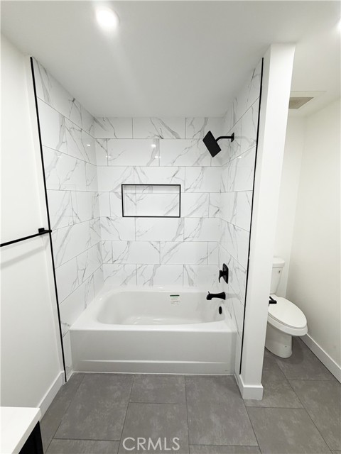 Detail Gallery Image 5 of 11 For 17000 Burbank Bld #305,  Encino,  CA 91316 - 2 Beds | 1 Baths