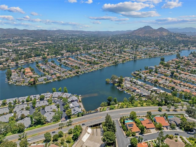 2039 Channelford Road, Westlake Village CA: https://media.crmls.org/medias/68a86da6-9080-492d-87ec-5e7ac69d40aa.jpg