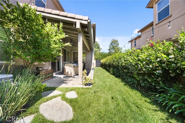 28537 Vista Del Rio Drive, Valencia CA: https://media.crmls.org/medias/68a8a448-390e-473f-9921-d443a550d486.jpg