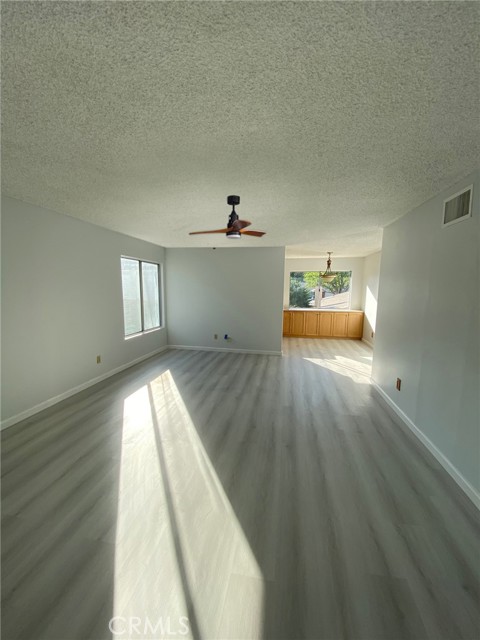 Detail Gallery Image 2 of 6 For 19724 Avenue of the Oaks, Canyon Country,  CA 91321 - 2 Beds | 2 Baths