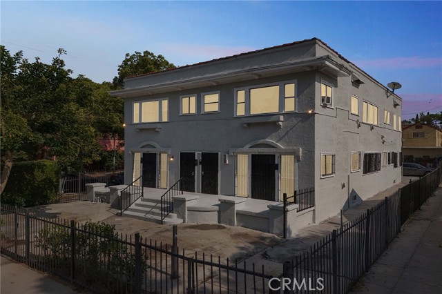 873 W 41st Drive, Los Angeles CA: https://media.crmls.org/medias/68a9160a-103c-4031-9bf5-115a2baf9263.jpg
