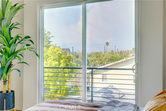 712 N Chestnut Avenue, Los Angeles CA: https://media.crmls.org/medias/68a93de4-5e81-437b-bd08-652bfe25288e.jpg