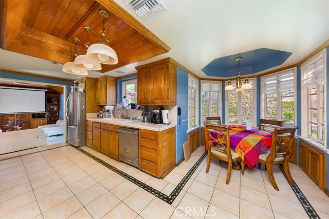 Detail Gallery Image 10 of 56 For 8547 Amestoy, –,  CA 91325 - 5 Beds | 4 Baths