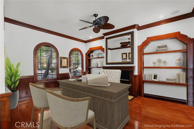 6 Boardwalk, Newport Beach CA: https://media.crmls.org/medias/68a9d58c-d011-4ae4-b169-15cde15b430e.jpg