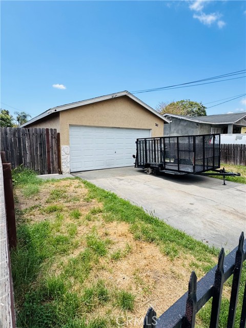 7411 Elsie Street, Los Angeles CA: https://media.crmls.org/medias/68a9e390-5eeb-4cbe-a5ad-b7549dc716c7.jpg
