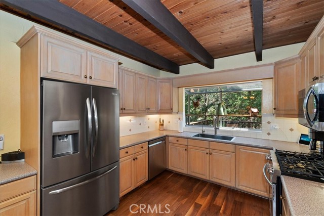 Detail Gallery Image 13 of 49 For 415 Golf Course, Lake Arrowhead,  CA 92352 - 4 Beds | 3/1 Baths