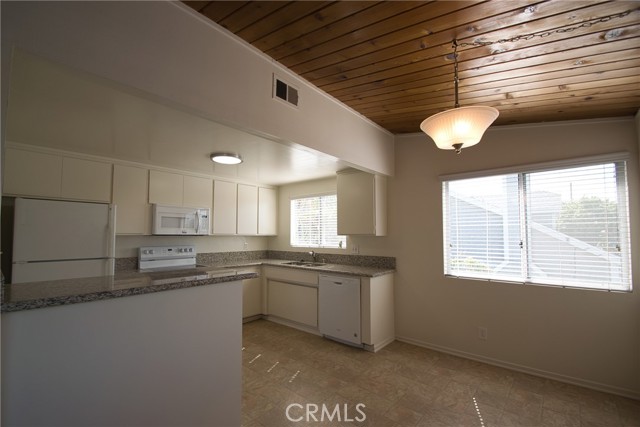 Detail Gallery Image 11 of 23 For 2400 Marshallfield Ln, Redondo Beach,  CA 90278 - – Beds | – Baths