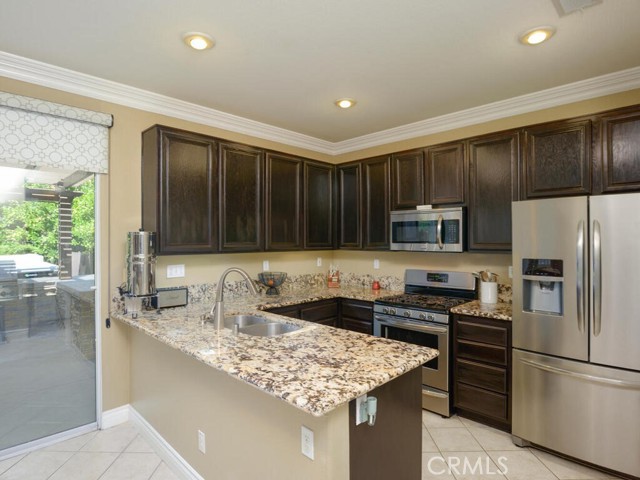 Detail Gallery Image 12 of 41 For 5764 Ventana Dr, Fontana,  CA 92336 - 3 Beds | 2/1 Baths