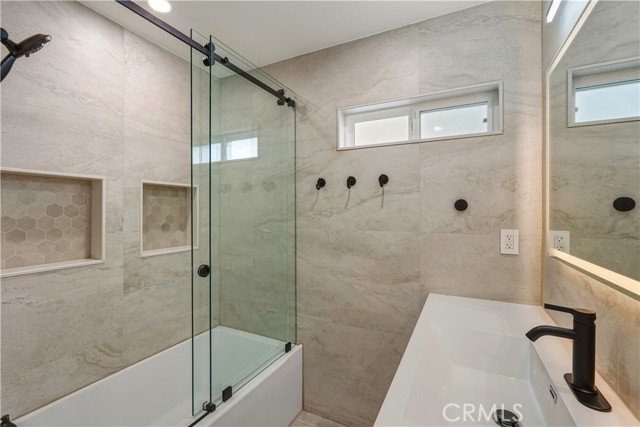 Detail Gallery Image 16 of 36 For 22255 Wyandotte, Canoga Park,  CA 91303 - 3 Beds | 2 Baths