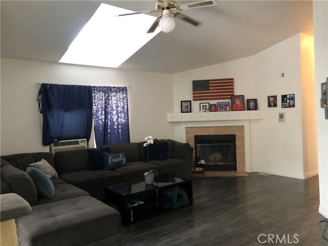 4901 Green River Road, Corona CA: https://media.crmls.org/medias/68ab4d65-66ac-4644-b652-a720e6005523.jpg