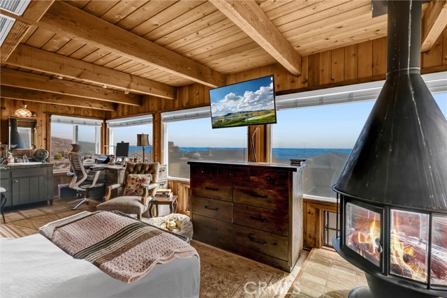 266 Grandview, Laguna Beach CA: https://media.crmls.org/medias/68abb159-3461-4541-9099-7ac47827f25f.jpg