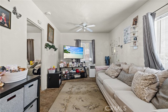 608 E Main Street, Santa Paula CA: https://media.crmls.org/medias/68ac9eb8-5c63-4cb6-a4a1-7d3b9b2c1da4.jpg