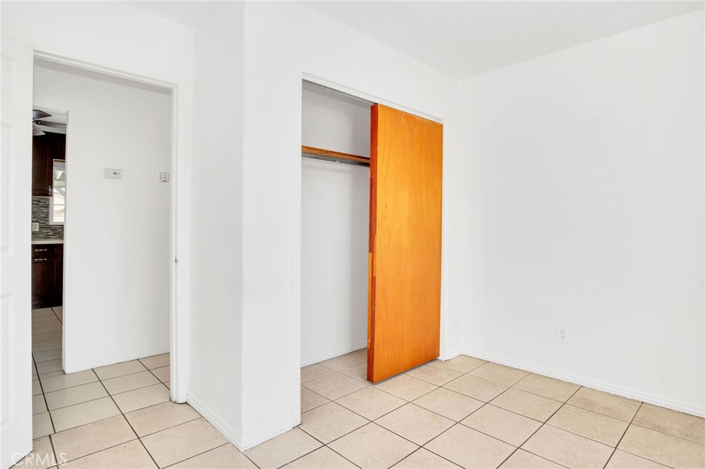 https://media.crmls.org/medias/68acaeb6-f5be-47e5-ae0a-e6cb48303406.jpg?preset=X-Large